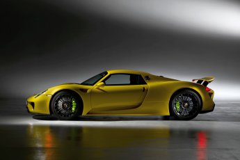 Porsche 918 Spyder side view