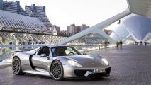 Porsche 918 Spyder front right view
