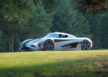 Koenigsegg One:1 side view