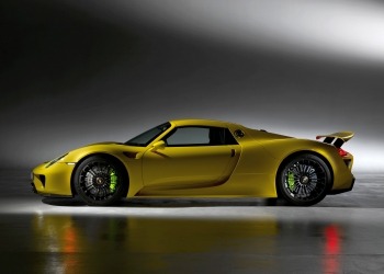 Porsche 918 Spyder side view